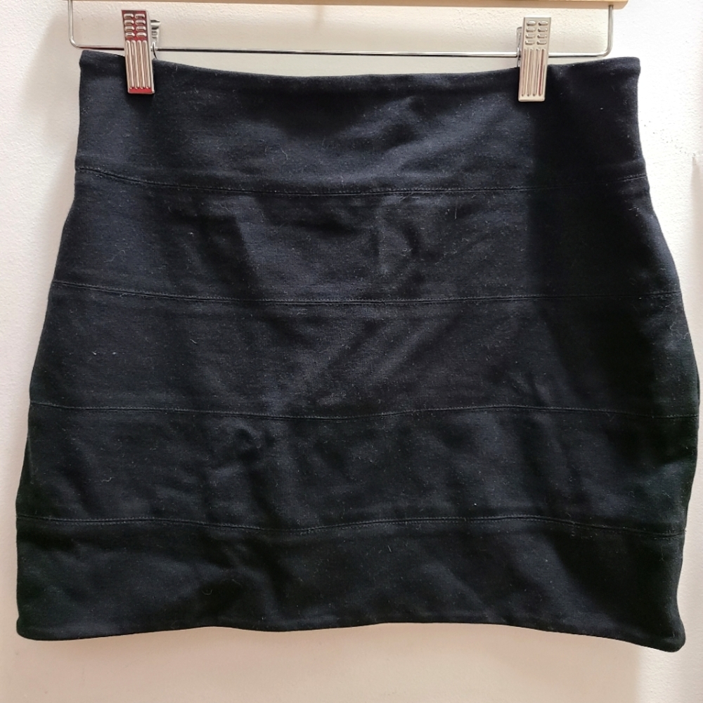 Aritzia black mini skirt. Size 8.